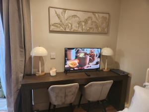 TV a/nebo společenská místnost v ubytování bethel guest Suite + 10 fotografií