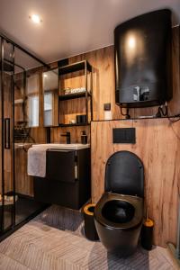 TV a/nebo společenská místnost v ubytování Glamping Osada + 21 fotografií
