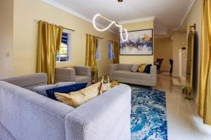 Khu vực ghế ngồi tại Caribbean Blue Mansion