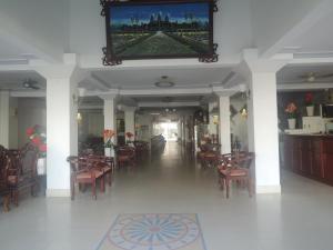a dining room with tables and chairs and a tv on the ceiling at Du Hung 2 Hotel in Hà Tiên