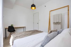 Легло или легла в стая в Furnished 2-Bedroom in Avida Towers Riala, Cebu IT Park with Fast WiFi, Netflix, Pool and More