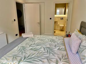 Ένα μπάνιο στο Modern Ensuite Double Bedroom