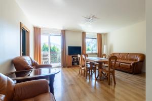 Televízia a/alebo spoločenská miestnosť v ubytovaní Apartament Barbara