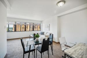 Et opholdsområde på PP 1002 Modern Corporate 2br, pool, Gym