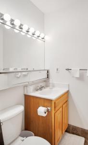 Et badeværelse på PP 1002 Modern Corporate 2br, pool, Gym