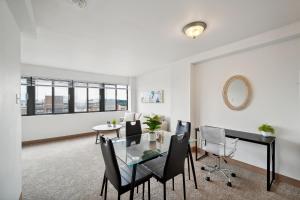 Et opholdsområde på PP 1306 Modern Corporate 1br, pool, Gym