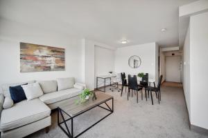 Et opholdsområde på PP 1802 Modern Corporate 2br, pool, Gym