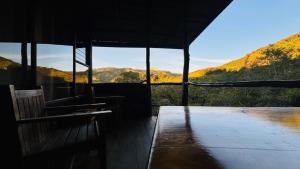 Pemandangan gunung umum atau pemandangan gunung yang diambil dari lodge