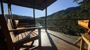 Pemandangan gunung umum atau pemandangan gunung yang diambil dari lodge
