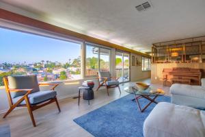 a living room with a couch and a table at Red Hawk Coastal Estate in San Diego