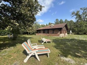 two lounge chairs and a table in a yard at La bergerie de lesbordes in Lestajaou