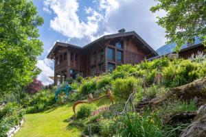a house on a hill with a garden at Studio Cinq Moutons in Orsières