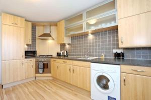 a kitchen with a washer and a dishwasher at 2-Bed Condo Best of Beach & City, FREE Parking in Aberdeen