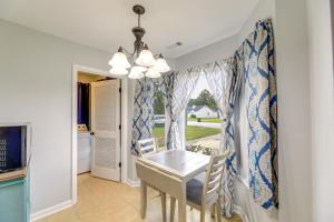 Fotografija v galeriji nastanitve Charming Jacksonville Abode with Patio! v mestu Jacksonville