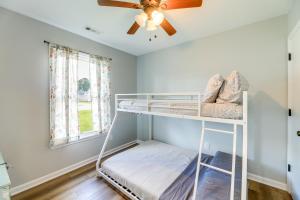 Postel nebo postele na pokoji v ubytování Charming Jacksonville Abode with Patio!