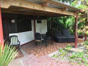 Aed väljaspool majutusasutust Amitie Chalets Praslin