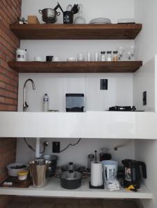 Kuchyň nebo kuchyňský kout v ubytování Suite com piscina e jacuzzi