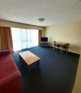 Χώρος καθιστικού στο Quiet unit in leafy hotel