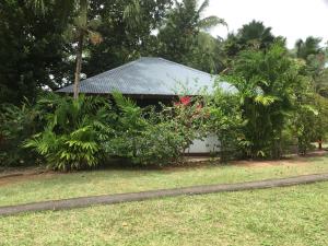 Aed väljaspool majutusasutust Amitie Chalets Praslin