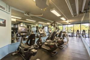 Fitness centrum a/nebo fitness zařízení v ubytování Spacious 2 Bed with Views