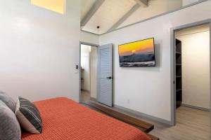 Μια τηλεόραση ή/και κέντρο ψυχαγωγίας στο Sweeping Views Spacious 3 Beds