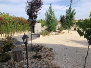 a garden with a lamp in the middle of a road at Lolf Rural in Caravaca de la Cruz