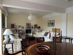 Χώρος καθιστικού στο Riverfront Apartments at The Blue Goat Ramelton
