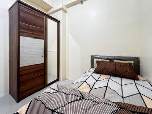 Voodi või voodid majutusasutuse 2BR Apt Green Pramuka with Pool & Wi-Fi by 2ndHome toas