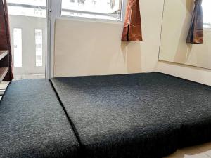 Voodi või voodid majutusasutuse 2BR Apt Green Pramuka with Pool & Wi-Fi by 2ndHome toas