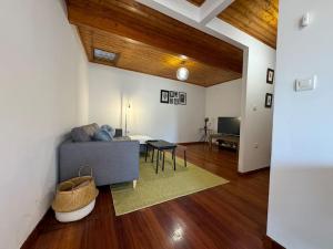 a living room with a couch and a table at La casa Azul in Allariz