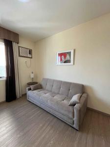 a living room with a couch in a room at LK Barro Preto 8 in Belo Horizonte
