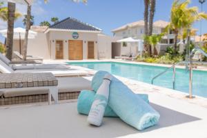 Basen w obiekcie Dolphin Suites & Wellness Curacao lub w pobliżu