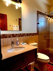 A bathroom at Hotel Jotam