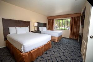 Postel nebo postele na pokoji v ubytování Scottsdale Plaza Resort