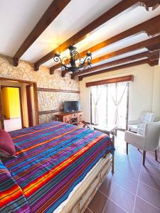 A bed or beds in a room at Hotel Jotam