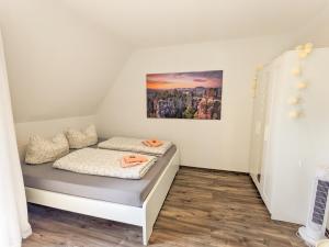 Postel nebo postele na pokoji v ubytování B6 - Urlaubsmagie - Inmitten der Sächsischen Schweiz mit Balkon mit Ausblick auf die Sandsteine