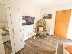TV a/nebo společenská místnost v ubytování B6 - Urlaubsmagie - Inmitten der Sächsischen Schweiz mit Balkon mit Ausblick auf die Sandsteine