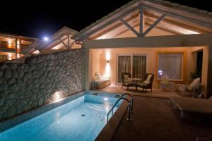 Bazén v ubytování Litohoro Olympus Resort Villas & Spa nebo v jeho okolí