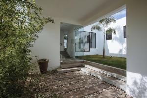a home with a pathway leading to the front door at Panama Beach Vacation Villa in Playa Coronado