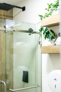 Bilik mandi di Charming and Efficient First Level Family Apt 5