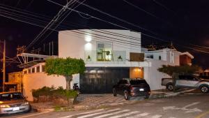 Bangunan di mana terletaknya aparthotel ini