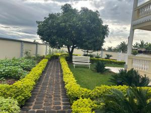 Aed väljaspool majutusasutust MANOIR DES PRINCESSES BAFOUSSAM