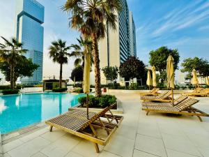 Bazén v ubytování Venduras - Luxury Studio , Hameni Tower, JVC nebo v jeho okolí