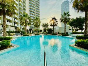 Bazén v ubytování Venduras - Luxury Studio , Hameni Tower, JVC nebo v jeho okolí