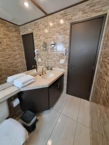 Ένα μπάνιο στο Flat Pancetti