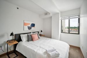 Katil atau katil-katil dalam bilik di Pp 501 Harrisburg Gem 2br, Pool, Parking