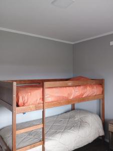 Postel nebo postele na pokoji v ubytování Cabañas del llano 2