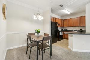 Dapur atau dapur kecil di Verandas 2325 I Serene Oasis W Modern Convenience