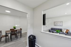 Posezení v ubytování Pine Brook 1019 I Modern 15br Apartment ! Pool