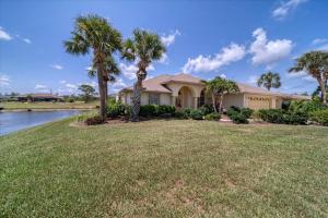 a house with palm trees on a lawn at Southern Breeze in Rotunda-West